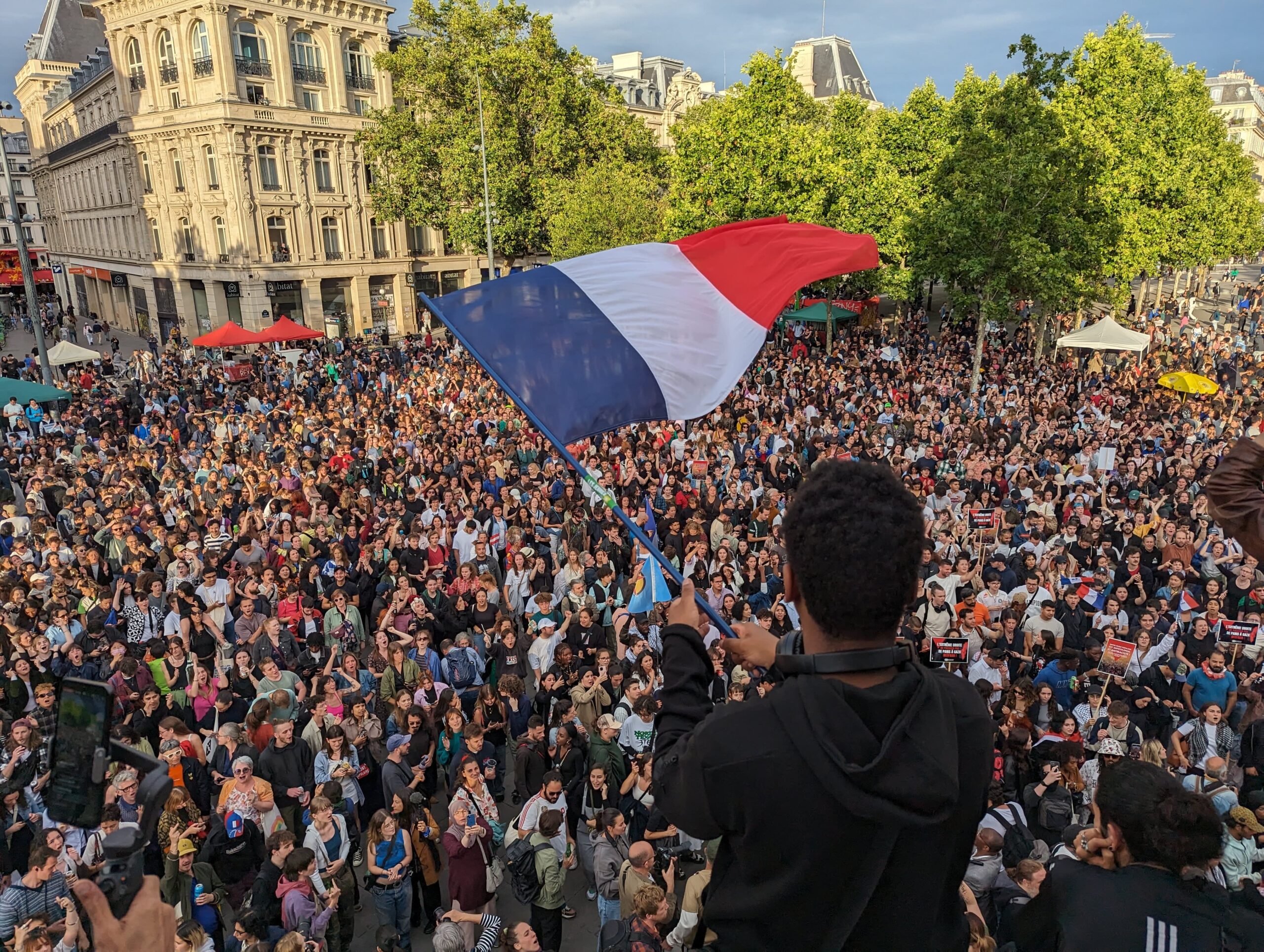 France's borrowing costs 'collapse' still to come amid economic impasse, says veteran investor